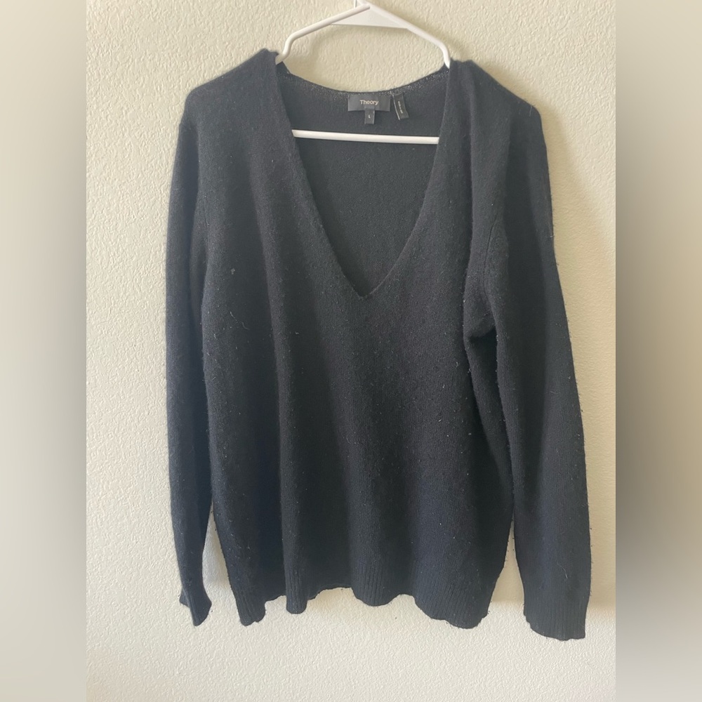 Theory black 100% cashmere classic lightweight v neck sweater - Picture 1 of 4